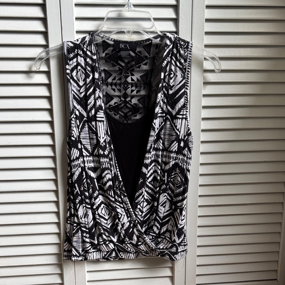 BCX Black & White Printed Sleeveless Wrap Tank
